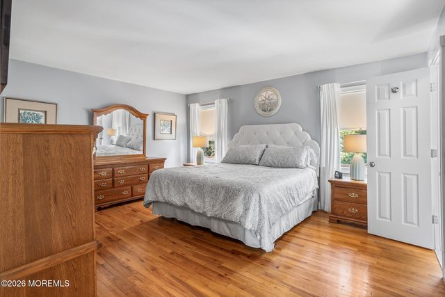 22 Meadowbrook Lane, Freehold, NJ 07728
