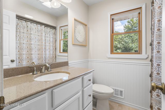 22 Meadowbrook Lane, Freehold, NJ 07728