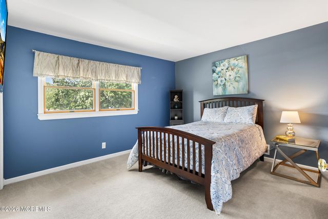 22 Meadowbrook Lane, Freehold, NJ 07728