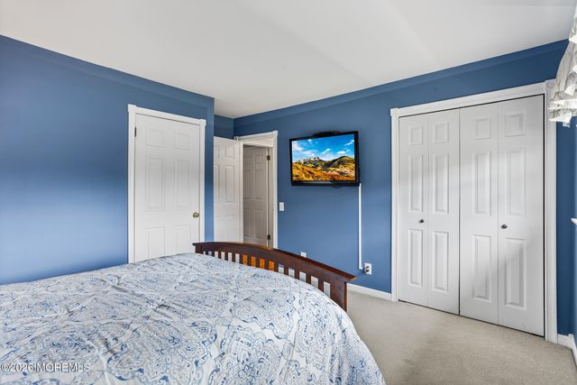 22 Meadowbrook Lane, Freehold, NJ 07728