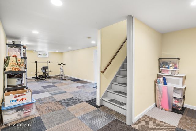 22 Meadowbrook Lane, Freehold, NJ 07728