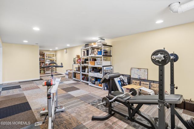 22 Meadowbrook Lane, Freehold, NJ 07728