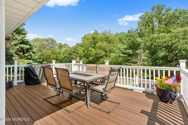 22 Meadowbrook Lane, Freehold, NJ 07728