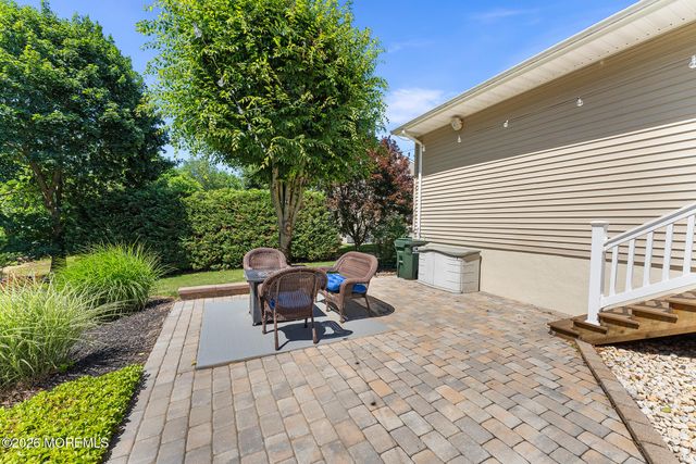 22 Meadowbrook Lane, Freehold, NJ 07728