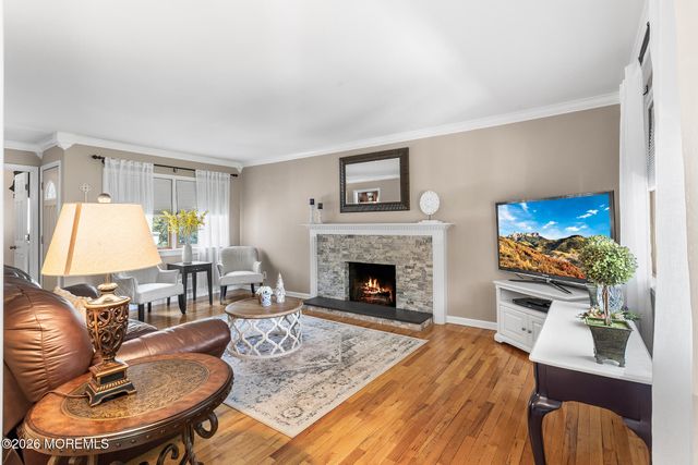 22 Meadowbrook Lane, Freehold, NJ 07728