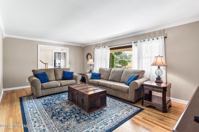 22 Meadowbrook Lane, Freehold, NJ 07728