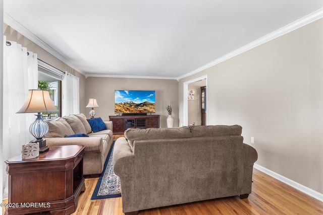22 Meadowbrook Lane, Freehold, NJ 07728