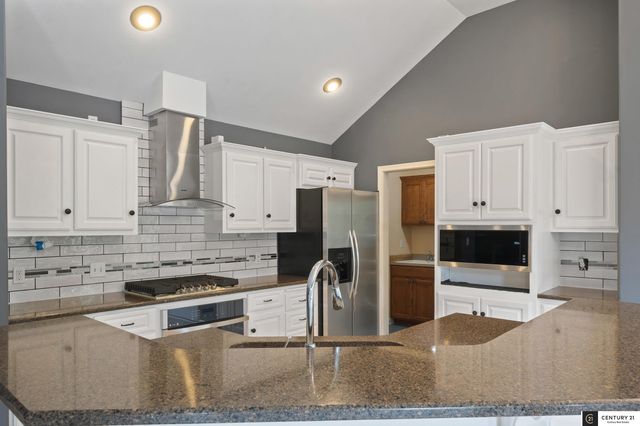 16650 Redwood Street, Omaha, NE 68136
