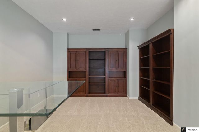 16650 Redwood Street, Omaha, NE 68136