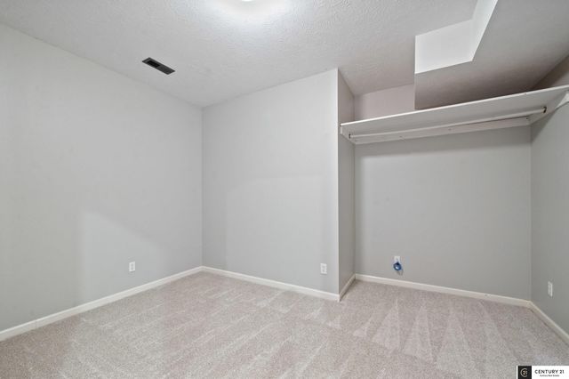 16650 Redwood Street, Omaha, NE 68136