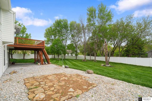 16650 Redwood Street, Omaha, NE 68136