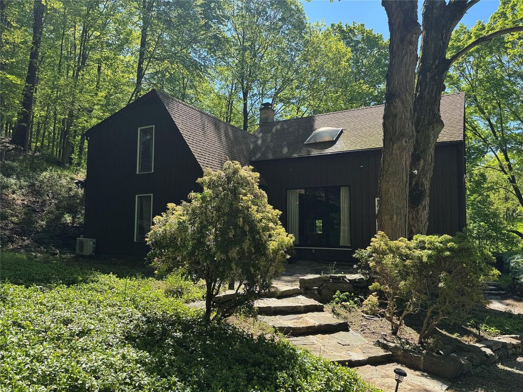 200 Chestnut Ridge Road, Bedford Corners, NY 10549