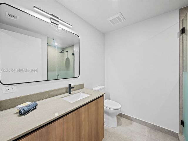 121 NE 5th St 3704, Miami, FL 33132