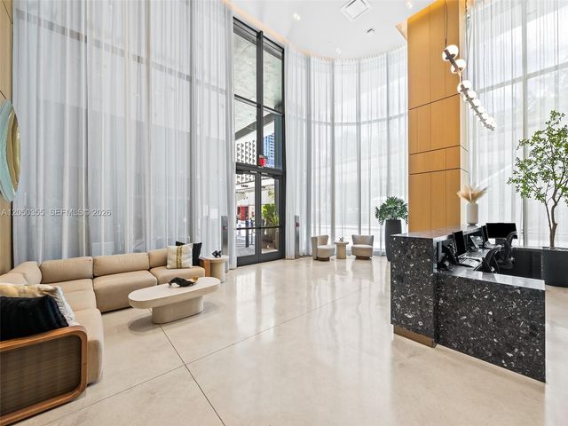 121 NE 5th St 3704, Miami, FL 33132