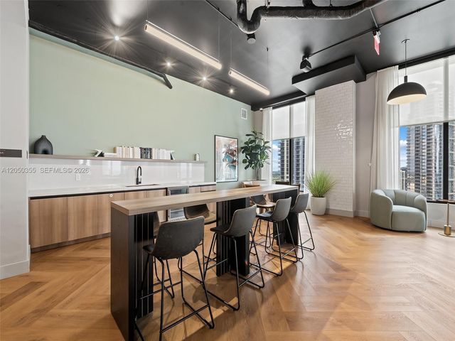 121 NE 5th St 3704, Miami, FL 33132