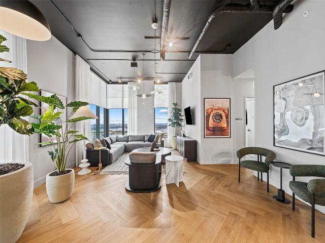 121 NE 5th St 3704, Miami, FL 33132