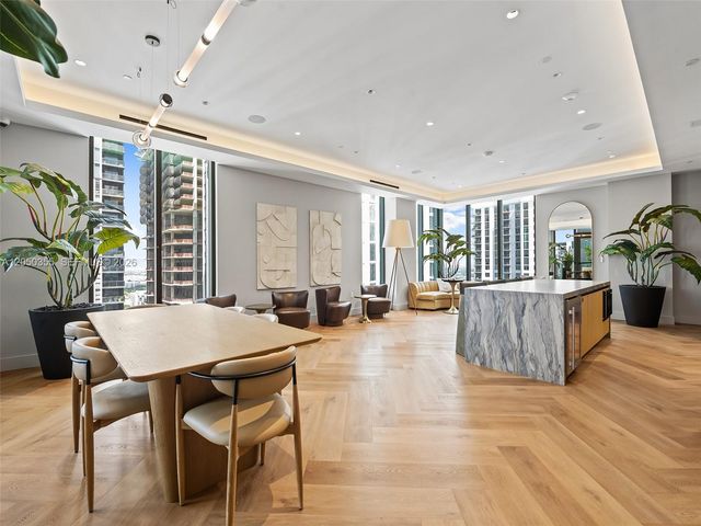 121 NE 5th St 3704, Miami, FL 33132
