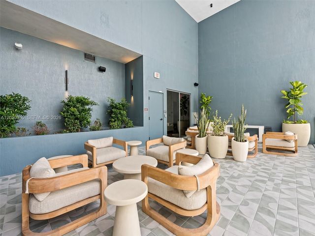 121 NE 5th St 3704, Miami, FL 33132