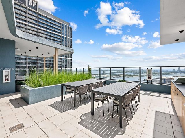 121 NE 5th St 3704, Miami, FL 33132
