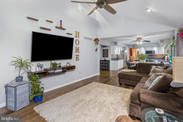 5 LAUREL TREE DR, Westampton, NJ 08060