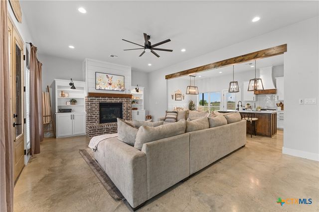 13487 Wedel Cemetery Road, Rogers, TX 76569