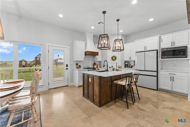 13487 Wedel Cemetery Road, Rogers, TX 76569