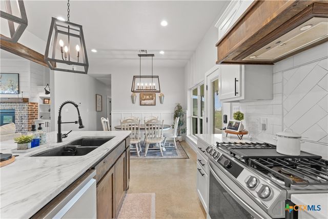 13487 Wedel Cemetery Road, Rogers, TX 76569