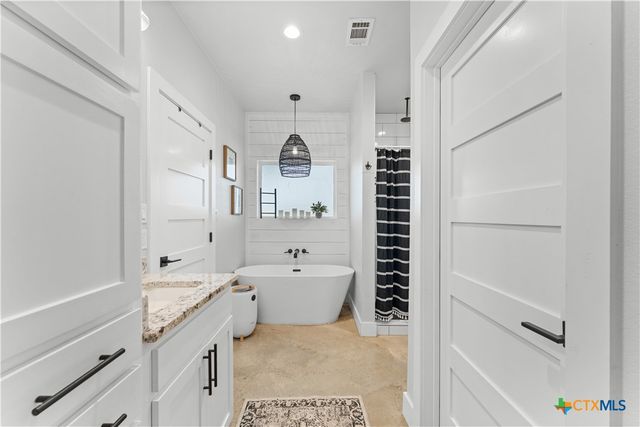 13487 Wedel Cemetery Road, Rogers, TX 76569