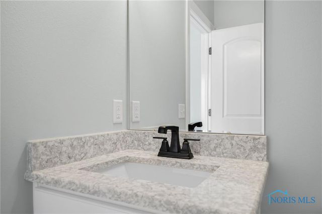 8520 Hocking Cove, Waterville, OH 43566