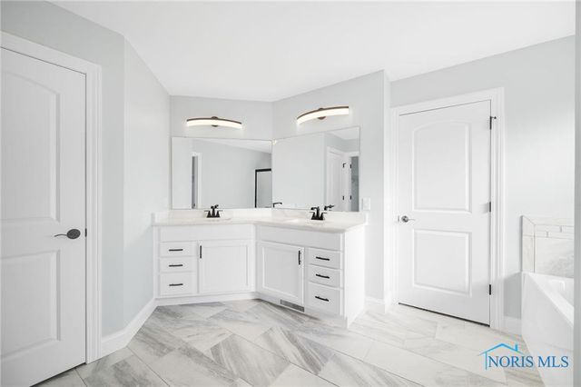 8520 Hocking Cove, Waterville, OH 43566