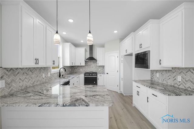 8520 Hocking Cove, Waterville, OH 43566