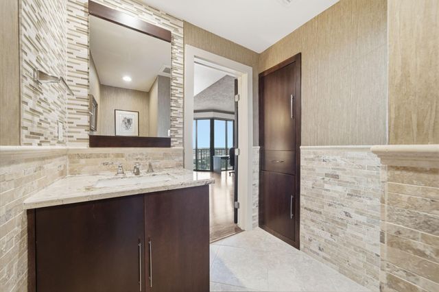 3350 Mccue Road 2402, Houston, TX 77056