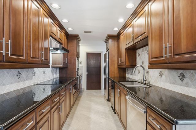 3350 Mccue Road 2402, Houston, TX 77056