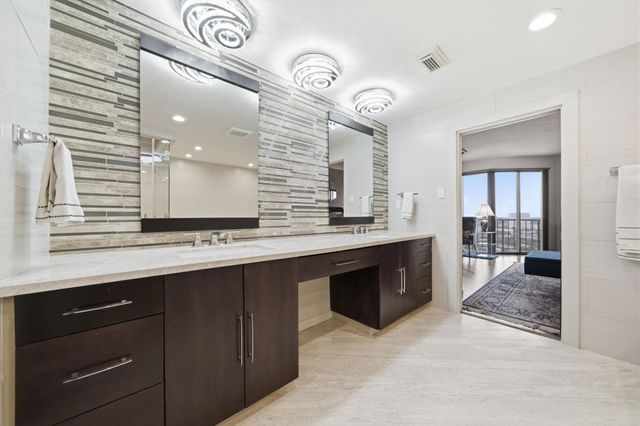 3350 Mccue Road 2402, Houston, TX 77056