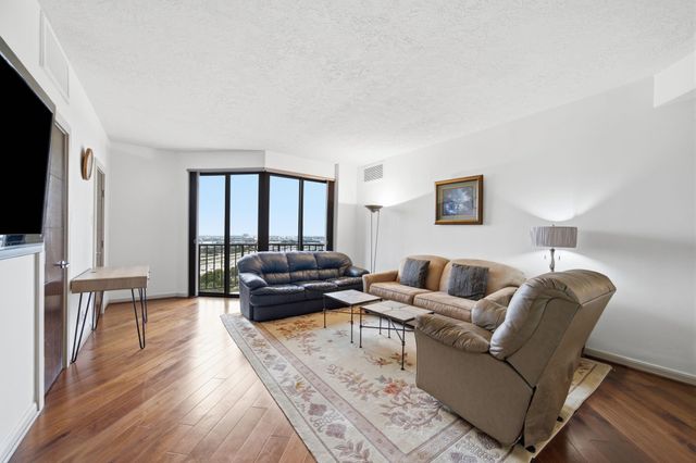 3350 Mccue Road 2402, Houston, TX 77056