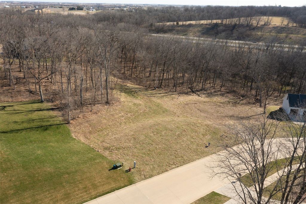 3025 Forrest Meadow Lane, Hiawatha, IA 52233