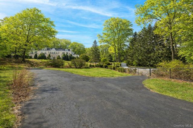 17 Briarwood Lane, Suffern, NY 10901