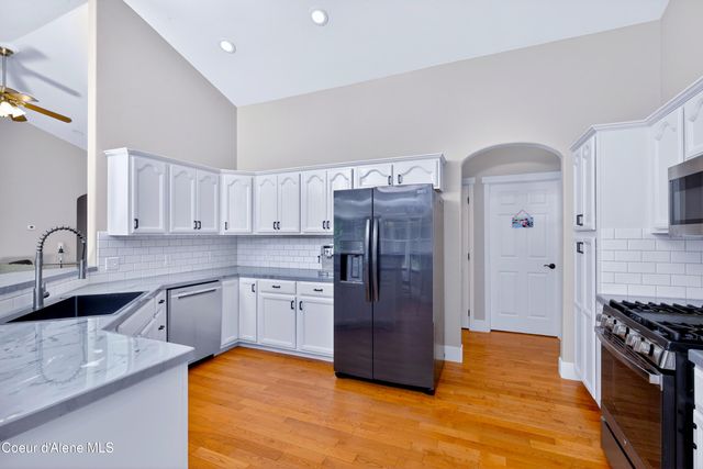 303 Park LN, Sandpoint, ID 83864