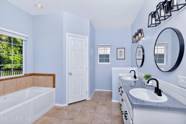 303 Park LN, Sandpoint, ID 83864