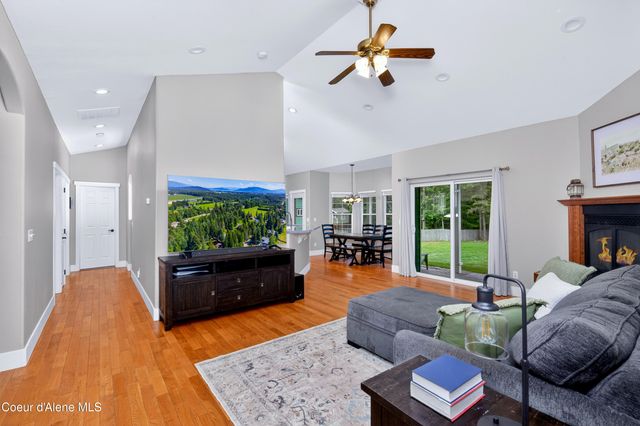 303 Park LN, Sandpoint, ID 83864