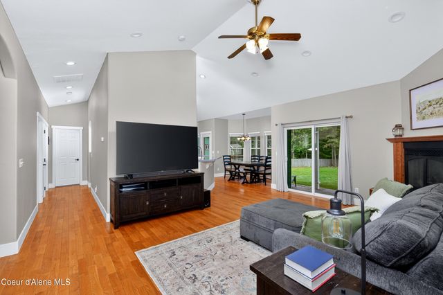 303 Park LN, Sandpoint, ID 83864