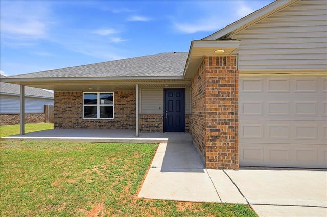 1012 S Blackjack Lane, Mustang, OK 73064