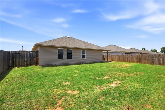 1012 S Blackjack Lane, Mustang, OK 73064