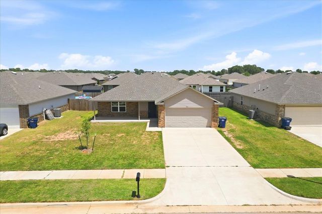 1012 S Blackjack Lane, Mustang, OK 73064