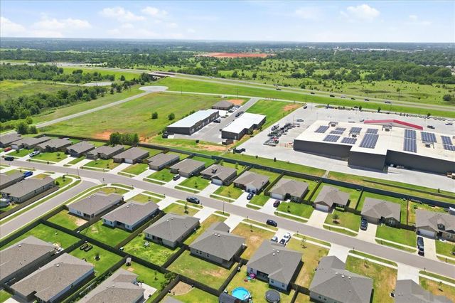 1012 S Blackjack Lane, Mustang, OK 73064