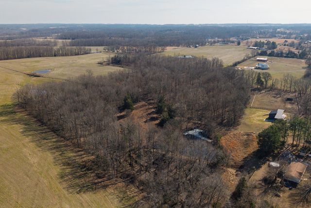 782B New Deal Potts Rd, Cottontown, TN 37048