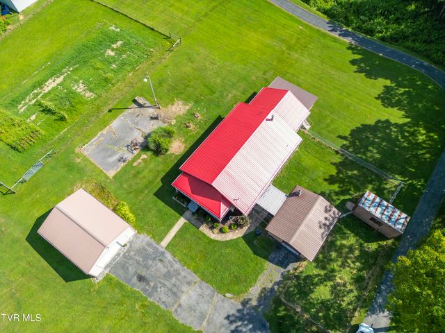 289 Haw Ridge Road, Piney Flats, TN 37686