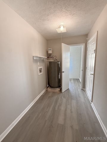 6835 SANDERS Drive, Elmore, AL 36025