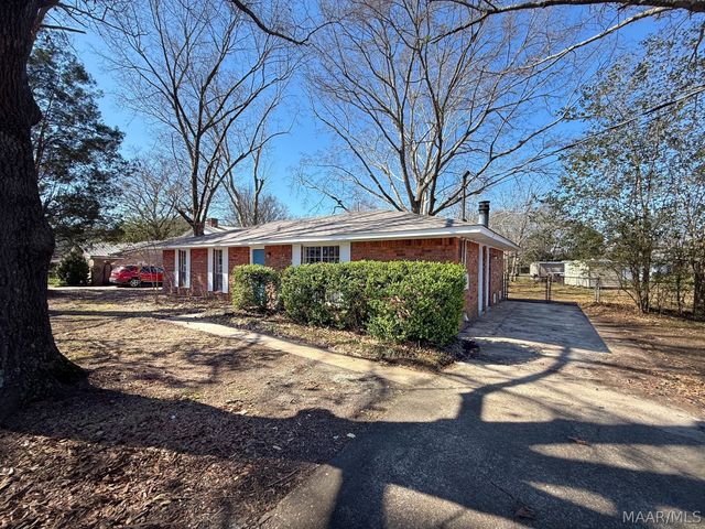 6835 SANDERS Drive, Elmore, AL 36025