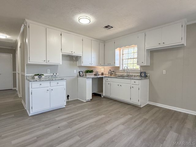 6835 SANDERS Drive, Elmore, AL 36025